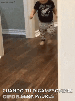 A Baby Is Running Down A Hallway With The Words Cuando Tu Digame Sombre Sera Padres Written On The Bottom . GIF