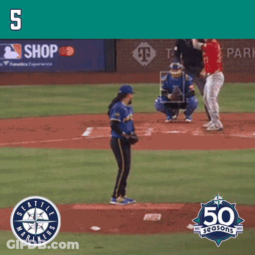 A Baseball Game Is Being Played Between The Seattle Mariners And The New York Mets GIF