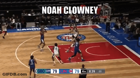 A Basketball Game Is Being Played With The Name Noah Clowney On The Top GIF
