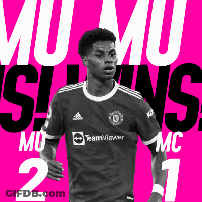 A Black And White Photo Of A Soccer Player Wearing A Jersey That Says Teamviewer On It GIF