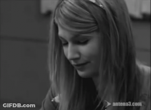 A Black And White Photo Of A Woman With Antena3.com Written On The Bottom GIF
