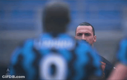 A Blurry Picture Of A Soccer Player With The Number 10 GIF