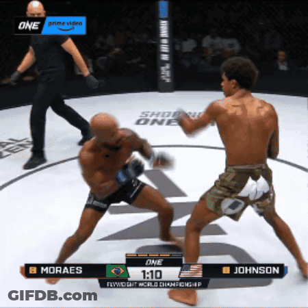 A Boxing Match Between Moraes And Johnson Is Going On GIF