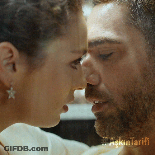 A Close Up Of A Man And Woman Kissing With Askin Tarifi Written On The Bottom Right GIF
