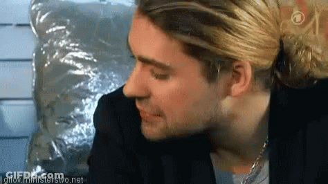 A Close Up Of A Man 'S Face With The Website Gifov.ministerstvo.net In The Upper Right Corner GIF