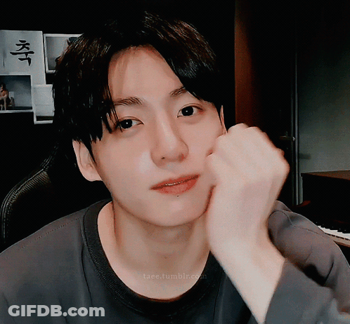 A Close Up Of A Person 'S Face With Tae.tumblr.com Written On The Bottom Right Corner GIF