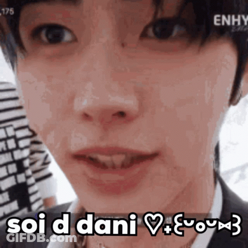 A Close Up Of A Person 'S Face With The Words " Soi D Dani " On The Bottom GIF