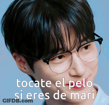 A Close Up Of A Person Wearing Glasses With The Words " Tocate El Pelo Si Eres De Mari " GIF
