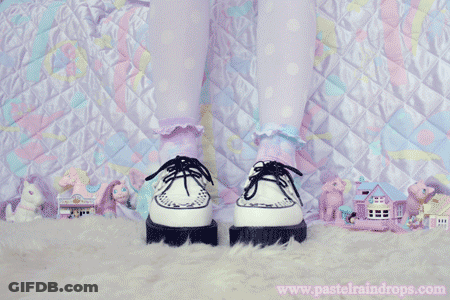A Close Up Of A Shoe With The Website Www.pasteiraindrops.com Visible In The Corner GIF