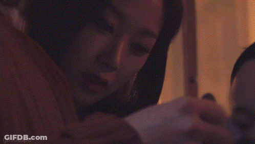 A Close Up Of A Woman 'S Face With The Words Gifsaespo In The Corner GIF