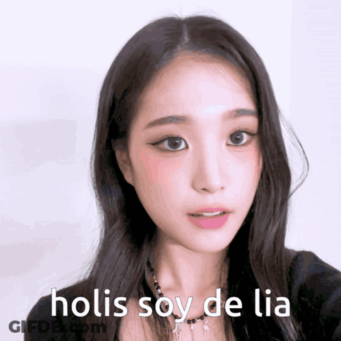 A Close Up Of A Woman 'S Face With The Words " Holi Soy De Lia " On The Bottom GIF