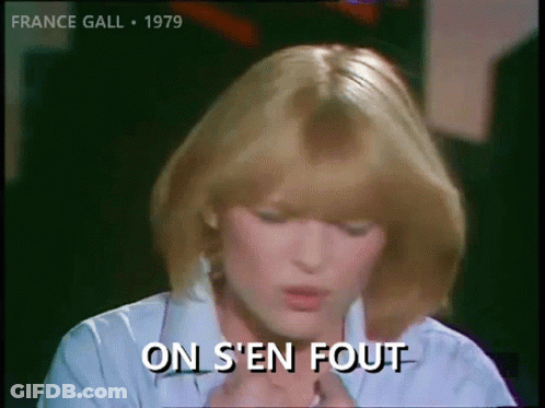A Close Up Of A Woman 'S Face With The Words On S ' En Fout On The Bottom GIF