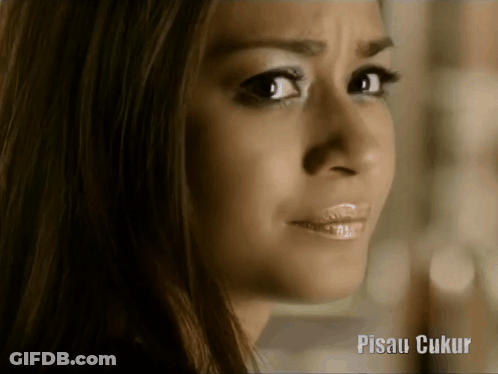A Close Up Of A Woman 'S Face With The Words Pisau Ukur On The Bottom GIF