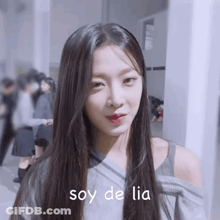 A Close Up Of A Woman 'S Face With The Words Soy De Lia Written Below Her . GIF