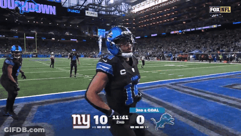 A Football Game Is Being Played Between The New York Giants And Detroit Lions GIF