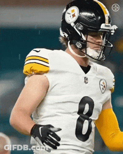 A Football Player Wearing A Helmet And Jersey With The Number 8 On It GIF