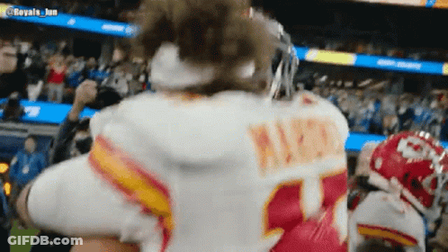 A Football Player Wearing A Jersey With The Name Alvarez On It GIF