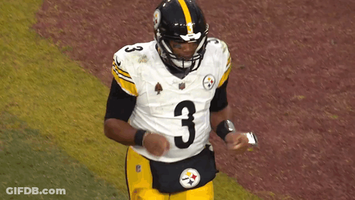 A Football Player Wearing A Jersey With The Number 3 GIF