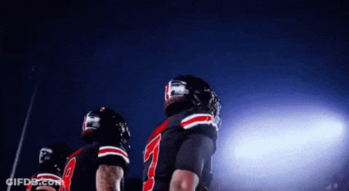 A Football Player Wearing A Number 7 Jersey GIF