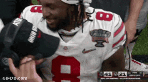 A Football Player Wearing A Number 9 Jersey GIF