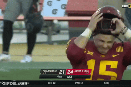 A Football Player With The Number 15 On His Shirt GIF