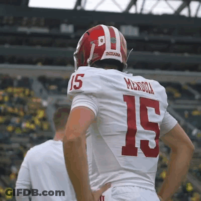 A Football Player With The Number 15 On His Shirt GIF