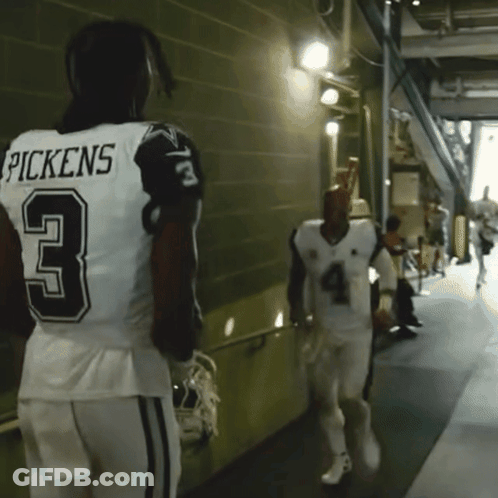 A Football Player With The Number 3 On His Jersey GIF