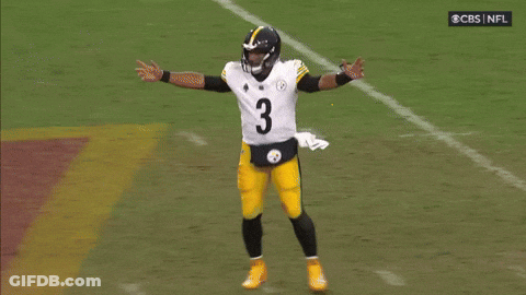 A Football Player With The Number 3 On Their Jersey GIF