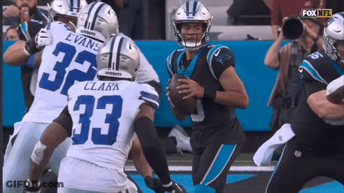 A Football Player With The Number 33 On Their Jersey GIF