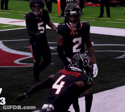 A Football Player With The Number 4 On The Back Of His Shirt GIF
