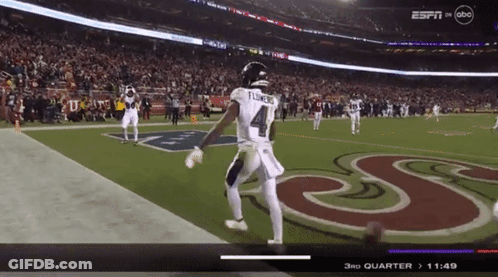 A Football Player With The Number 4 On Their Jersey GIF