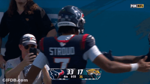 A Football Player With The Number 7 On His Jersey GIF