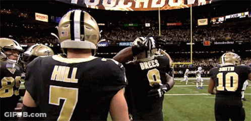 A Football Player With The Number 7 On His Shirt GIF