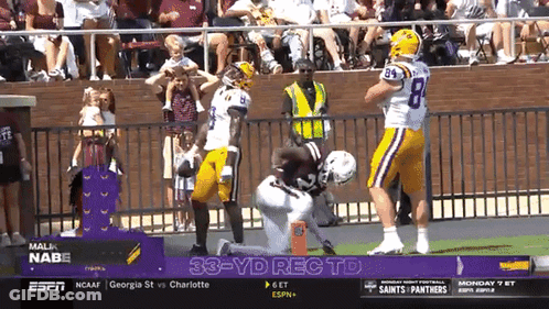 A Football Player With The Number 8 On His Jersey GIF