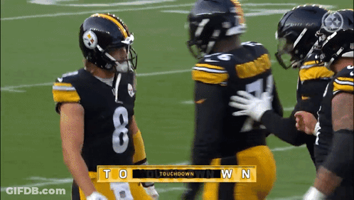 A Football Player With The Number 8 On Their Jersey GIF