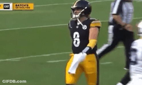 A Football Player With The Number 8 On Their Jersey GIF