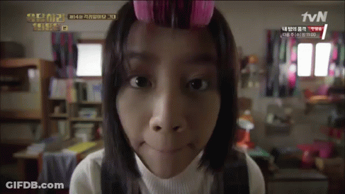 A Girl With Curlers In Her Hair Looks At The Camera With Tvn Written On The Bottom GIF