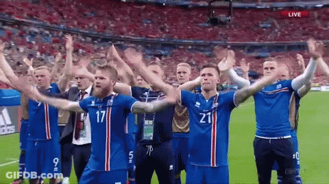 A Group Of Soccer Players Wearing Jerseys With The Number 17 And 21 On Them GIF