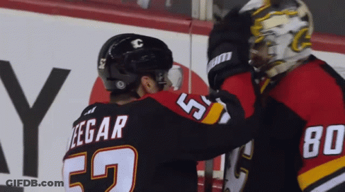 A Hockey Player With The Name Legar On The Back Of His Shirt GIF