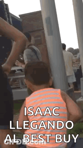 A Little Boy In An Orange And White Striped Tank Top Says Isaac Llegando Al Best Buy In Spanish GIF