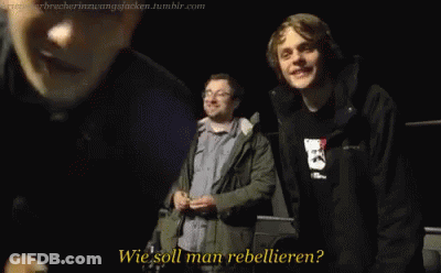 A Man In A Black Jacket Says Wie Soll Man Rebelleren GIF