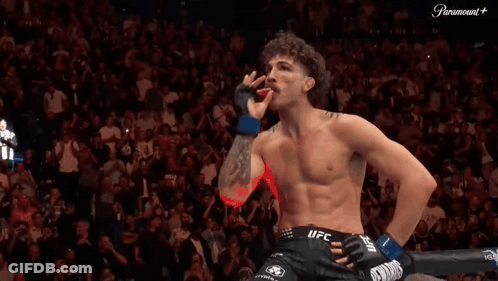 A Man In A Boxing Ring With The Word Paramount On The Bottom GIF