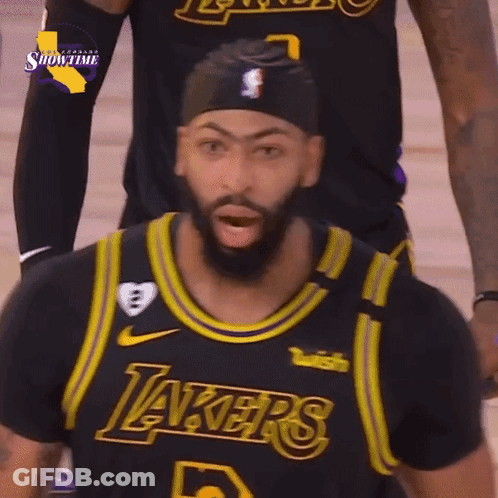 A Man In A Lakers Jersey Says I 'M On The Screen GIF