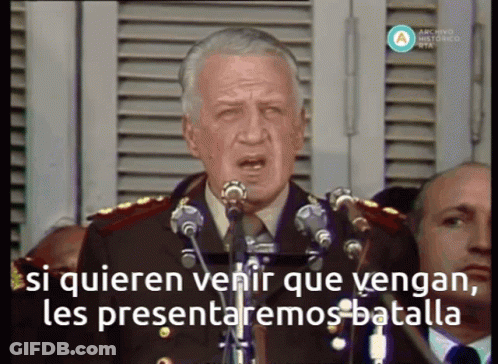 A Man In A Military Uniform Speaks Into A Microphone With The Words " Si Quieren Venir Que Vengan Les Presentaremos Bata GIF