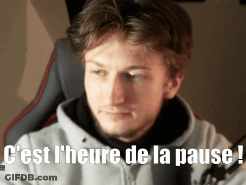 A Man Sitting In A Chair With The Words " C'est L' Heure De La Pause " On The Bottom GIF