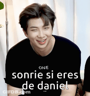 A Man Wearing A Black Shirt That Says Sonrie Si Eres De Daniel Smiles GIF