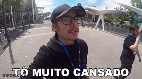 A Man Wearing Glasses And A Baseball Cap Says " To Muito Cansado " GIF