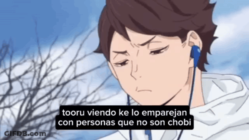 A Man Wearing Headphones With A Caption That Says Tooru Viendo Ke Lo Emparejan Con Personas Que No Son Chobi . GIF