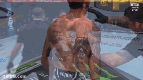 A Man With A Tattoo On His Back That Says Vemun GIF