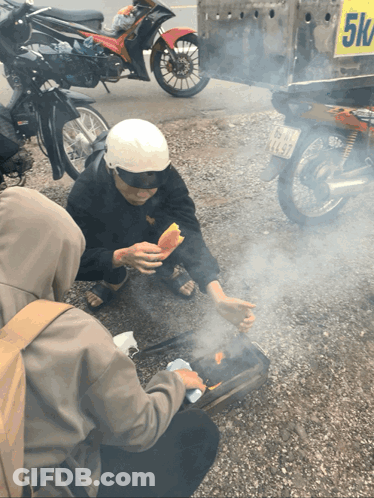 A Motorcycle With A License Plate That Says 5K GIF